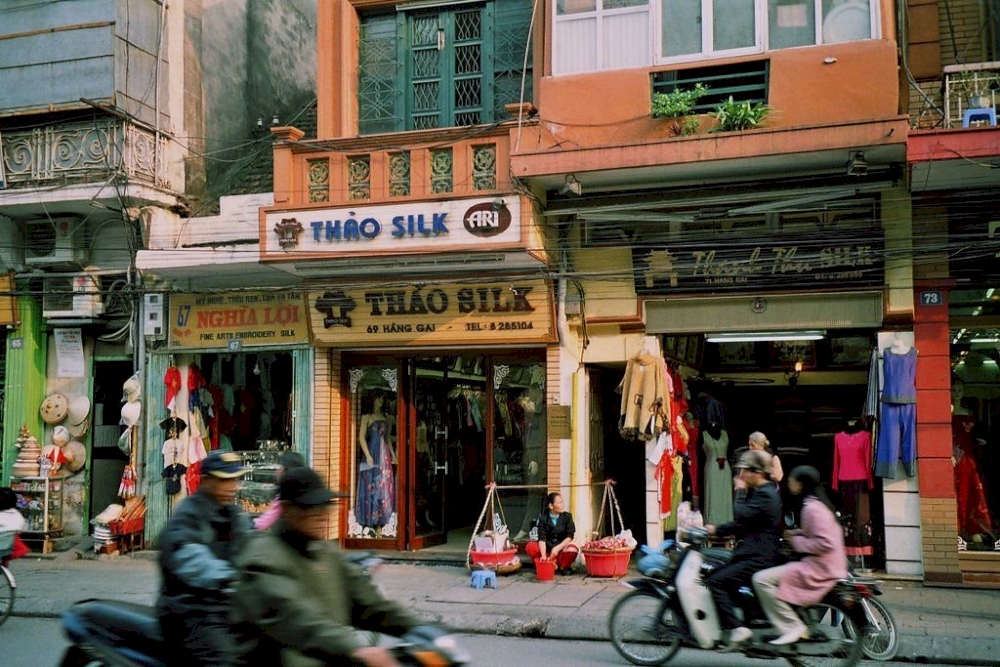 Hang Gai Street is about 270 meters long and is renowned for high-quality silk 
